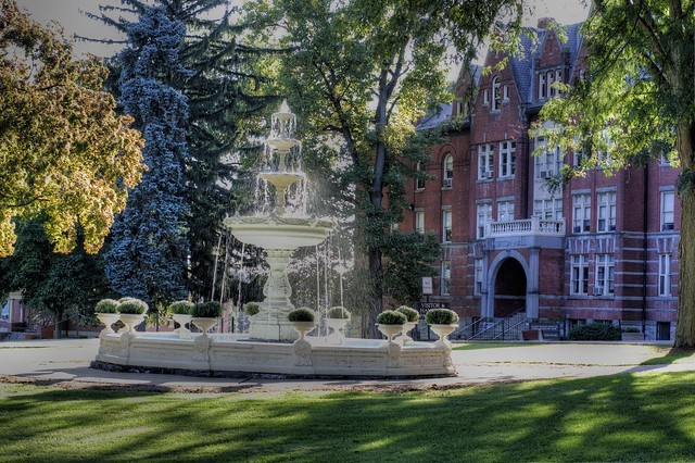 SU Fountain Image
